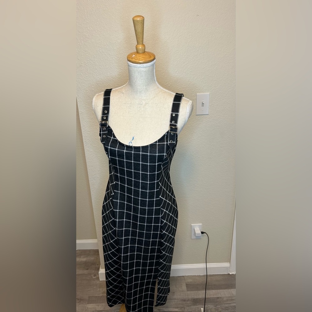 Auw black and white plaid dress long dress.